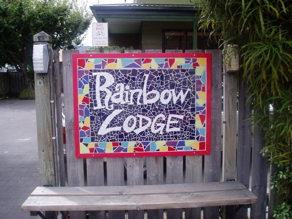 Rainbow Lodge Backpackers 陶波 外观 照片